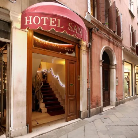 Hotel San Luca Venezia Отели рядом с достопримечательностью «Дворец Грасси»