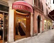 Hotel San Luca Venezia Hotel dekat Istana Grassi