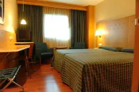 Hotel Puerta Santander Các khách sạn ở Igollo de Camargo