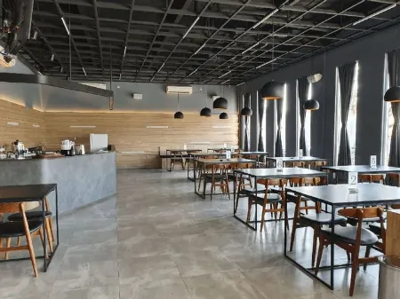 Bi One Hotel Отели в г. West Bekasi