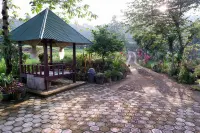 RiverSide Villa - Rumah Sawah Sentul Hotel a Sukawangi