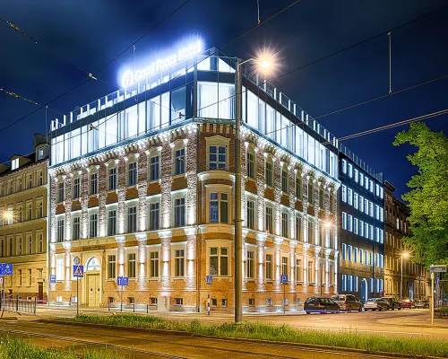 Grand Focus Hotel Szczecin Hotels near Central Cemetery