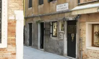 Ca Dell'Arte Hotels near Rio San Barnaba