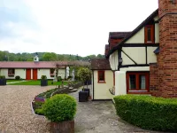 Handywater Cottages Hotels near One Stop