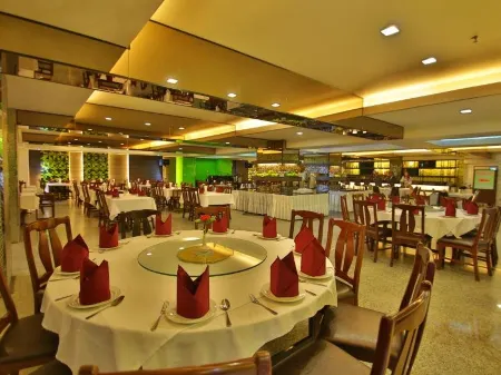 Convenient Park Bangkok Отели рядом с достопримечательностью «Regent Home 9 Condo»