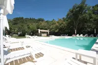 Logis Hôtel Restaurant le Domaine de l'Eau Vive - Pools
