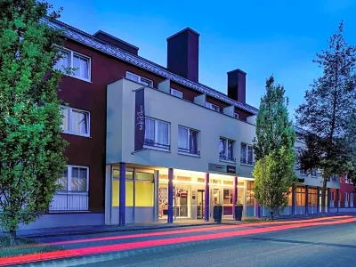 PLAZA INN Regensburg Hotel berhampiran Kreislehrgarten