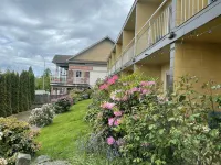 Holiday House Motel Hotels in Chemainus