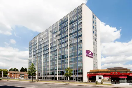 Premier Inn London Hendon (The Hyde) Отели в г. Барнет