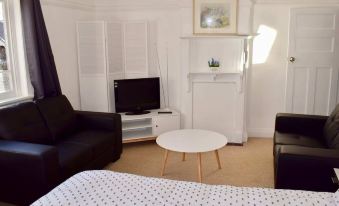 Cosy 3 Bedroom Apartment in Trendy Haberfield