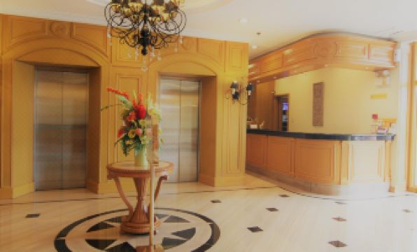 The Grand Dame Hotel - Housity