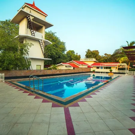 Paradise Villas & Resort Отели рядом с достопримечательностью «Алибаг Бич»