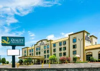 Quality Inn & Suites Hotels near Rock City Gardens