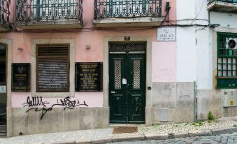 Joivy Splendid 2Br Flat in Bairro Alto, Nearby Luís de Camões Square