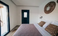 Ble Kythnos Suites Hotel dekat Panagia Kanala