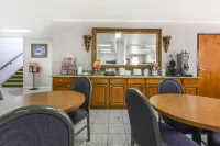 Super 8 by Wyndham Burleson Fort Worth Area Hotel a Joshua