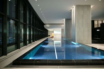 屋内プール アンダーズ東京 虎ノ門ヒルズ - ア コンセプト バイ ハイアットの写真