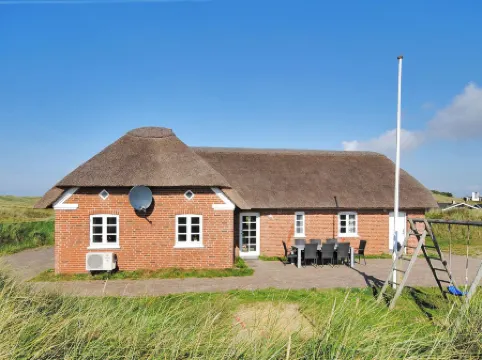 "Skuli" - 200m from the Sea