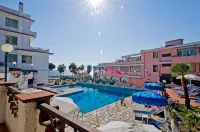 Hotel Ariston Montecarlo - Pools