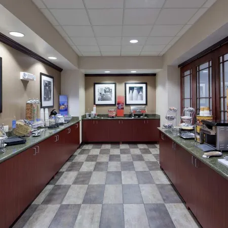 Hampton Inn & Suites Syracuse Dewitt