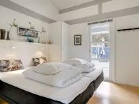 "Clarabelle" - 700m from the Sea