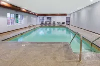 La Quinta Inn & Suites by Wyndham Tulsa Airpt / Expo Square - Pool
