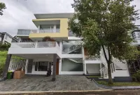 Platinum Yellow Bandung Villa 24 Pax Private Pool Hotel dekat Bumi Perkemahan Kiarapayung KWARDA JABAR