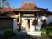 Limasan Wongso Hotels in Mlati
