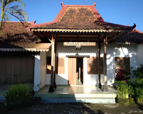 Limasan Wongso Hotels in Mlati