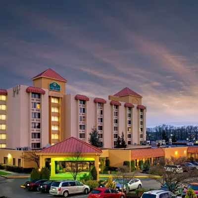 La Quinta Inn & Suites by Wyndham Tacoma - Seattle Các khách sạn gần Nhà thi đấu Tacoma Dome