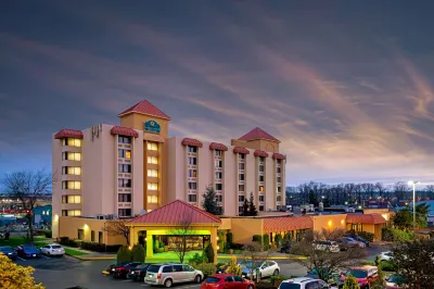 La Quinta Inn & Suites by Wyndham Tacoma - Seattle Hotels in Fife