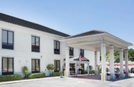 Baymont by Wyndham Savannah/Garden City Hotels in Chatham County