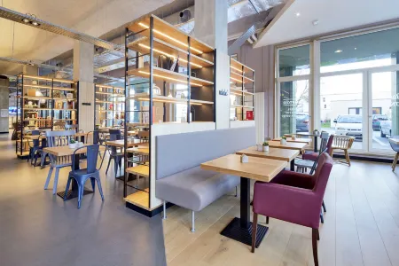 Campanile PRIME - Paris Saclay Отели в г. Бюр-сюр-Иветт