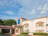 Travelodge by Wyndham Fort Myers Airport Hotels near Southwest Florida International Airport