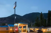 Howard Johnson by Wyndham Brigham City - parking