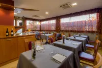 La Villa, Sure Hotel Collection by Best Western - breakfast