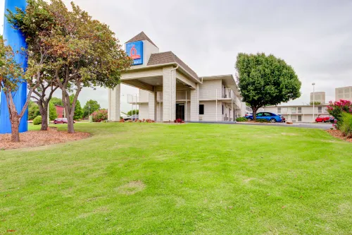 Studio 6 Midwest City, OK - Oklahoma City Hotels in Midwest City