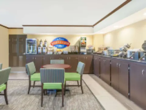 Baymont by Wyndham Midland Center Hotels in Midland