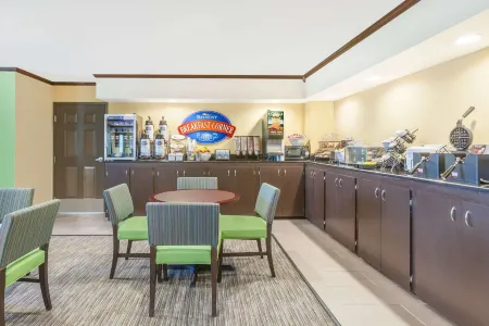 Baymont by Wyndham Midland Center