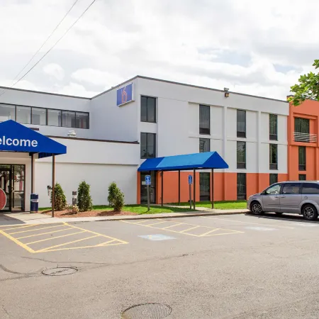 Motel 6 Brockton, MA