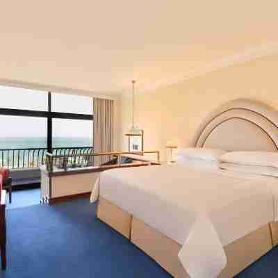 Sheraton Grand Doha Resort & Convention Hotel Rooms