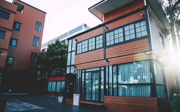 รูปภาพของเดอะเบดเรสซิเด้นท์