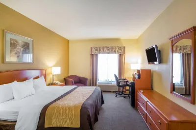 Quality Inn & Suites MidAmerica Industrial Park Area โรงแรมในChouteau