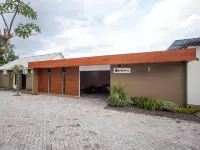 RedDoorz Syariah Plus Near Banyuwangi Airport Hotels in Kabat