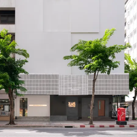 G Boutique Silom Hotel Отели рядом с достопримечательностью «Тхания Центр»