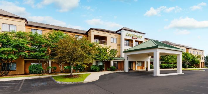 Courtyard by Marriott Manchester-Boston Regional Airport Hotels in Manchester