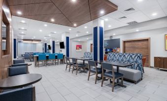 Holiday Inn Express & Suites Nephi 수영장