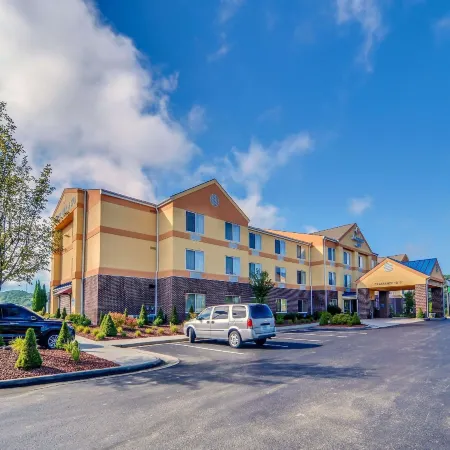 Comfort Inn & Suites Hillsville I-77
