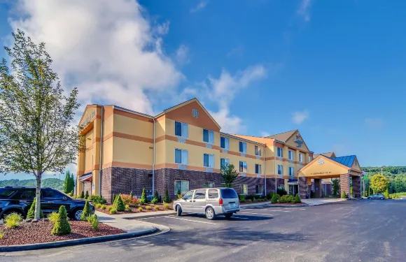 希爾斯維爾I-77舒適套房酒店