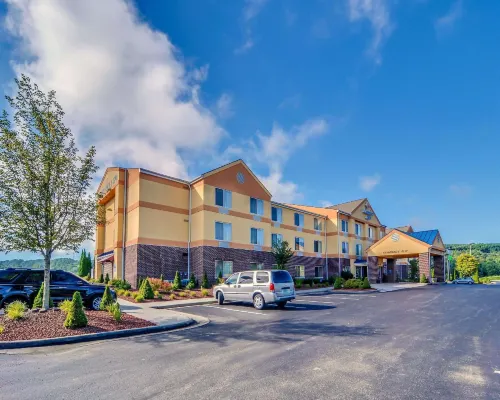 Comfort Inn & Suites Hillsville I-77 Hotels in Piper Gap